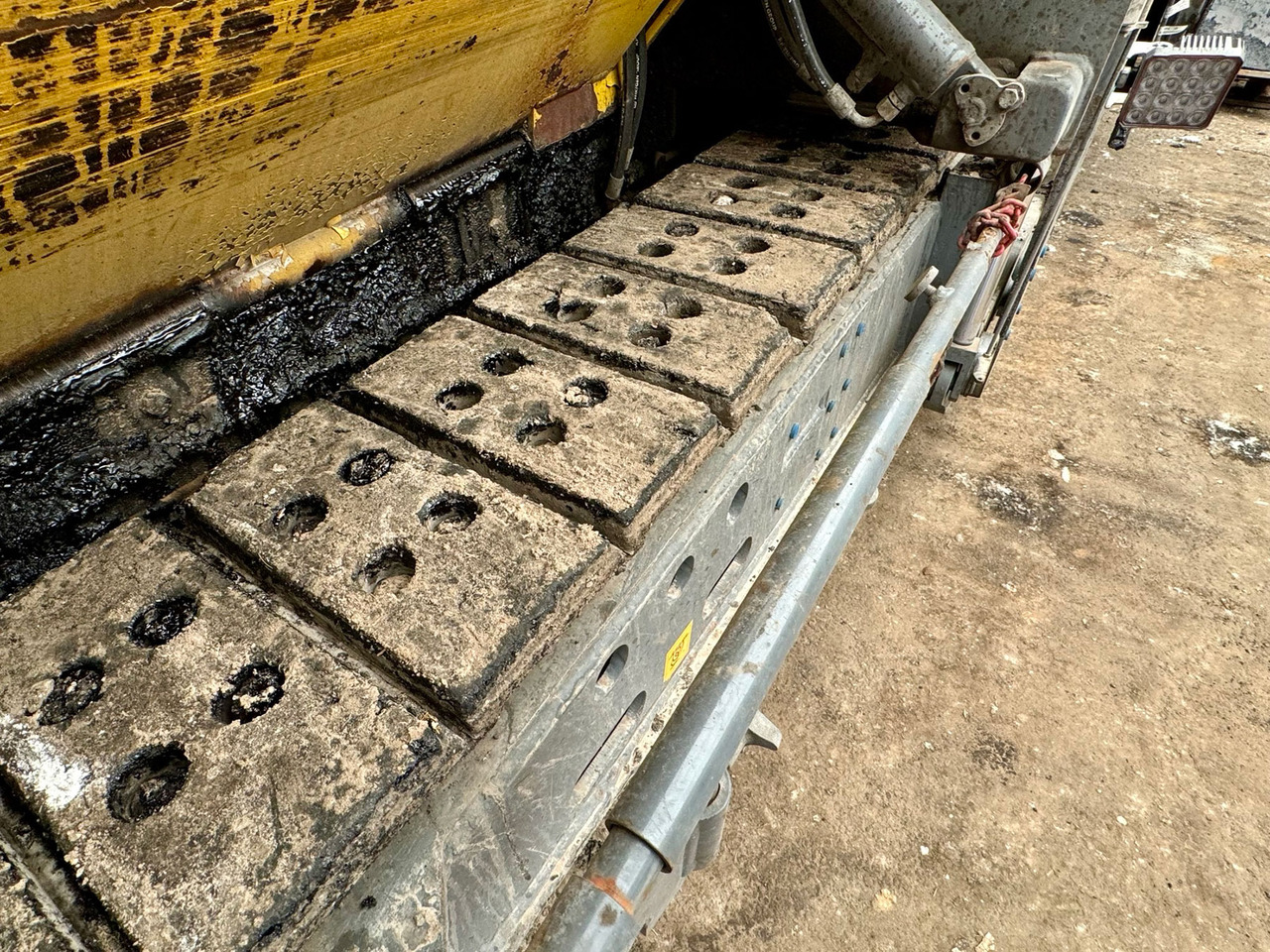 Vogele Super 1800-3i - Útburkológép: 5 kép. Vogele Super 1800-3i - Útburkológép: 5 kép.