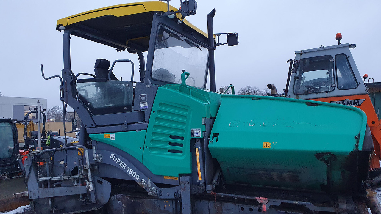 Vogele Super 1800-3i - Útburkológép: 3 kép. Vogele Super 1800-3i - Útburkológép: 3 kép.