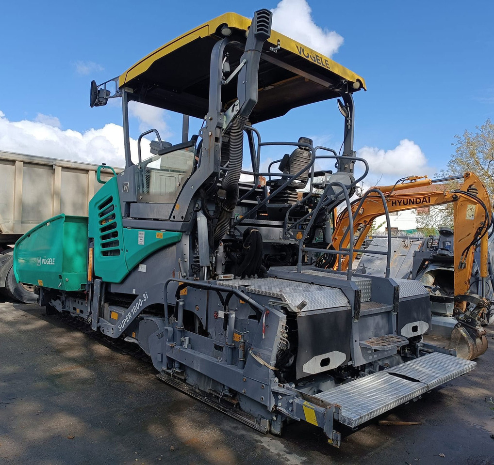 Vogele Super 1800-3i - Útburkológép: 3 kép. Vogele Super 1800-3i - Útburkológép: 3 kép.
