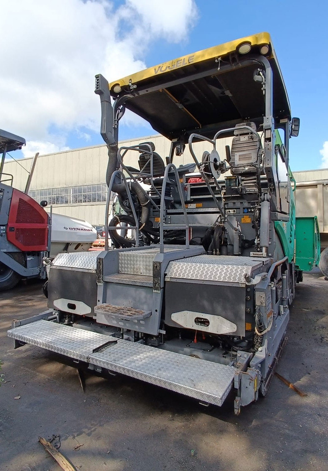 Vogele Super 1800-3i - Útburkológép: 4 kép. Vogele Super 1800-3i - Útburkológép: 4 kép.