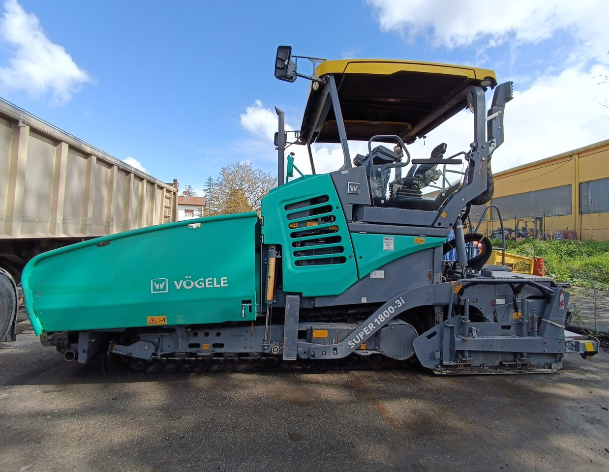 Vogele Super 1800-3i - Útburkológép: 2 kép. Vogele Super 1800-3i - Útburkológép: 2 kép.