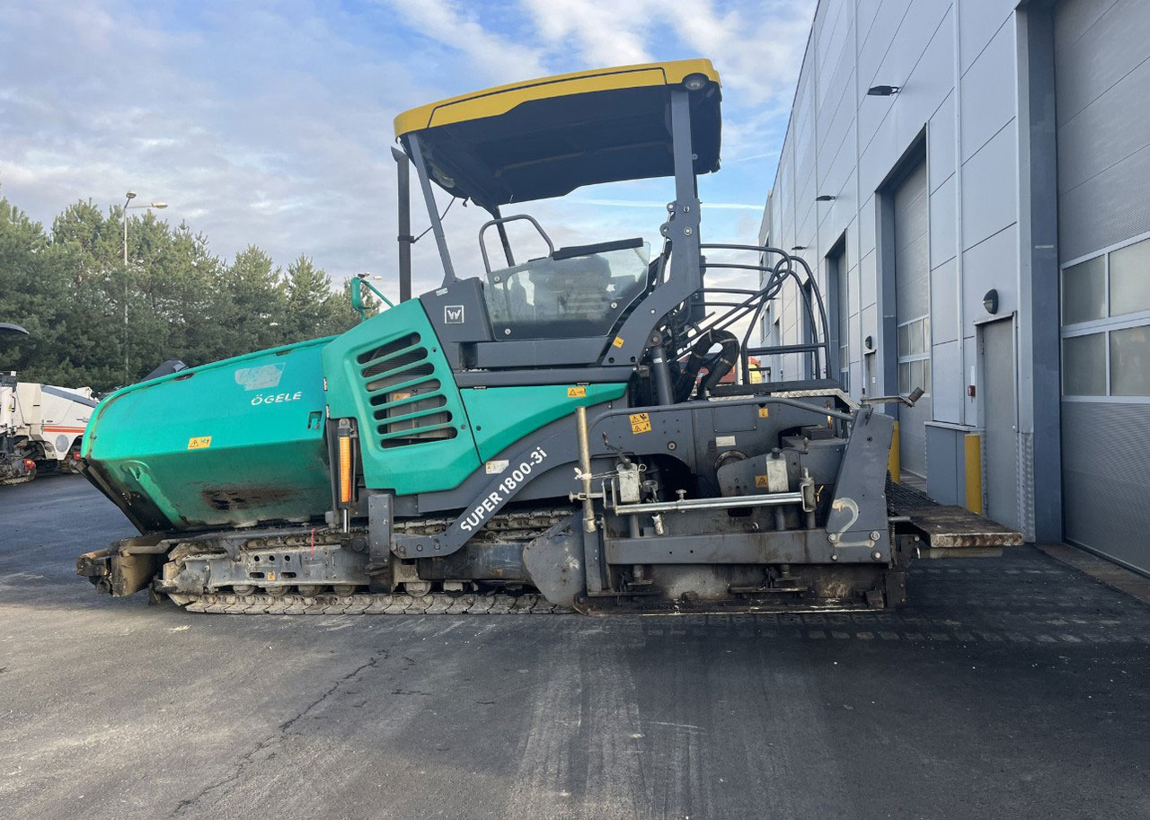 Vogele Super 1800-3i - Útburkológép: 3 kép. Vogele Super 1800-3i - Útburkológép: 3 kép.
