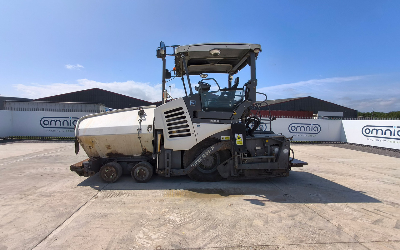 Vogele Super 1803-3i - Útburkológép: 1 kép. Vogele Super 1803-3i - Útburkológép: 1 kép.