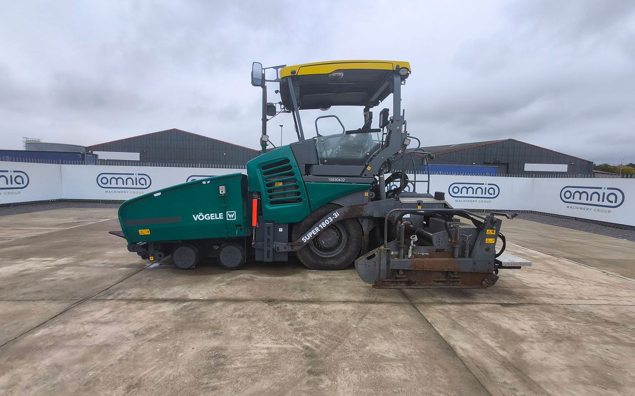 Vogele Super 1803-3i - Útburkológép: 3 kép. Vogele Super 1803-3i - Útburkológép: 3 kép.