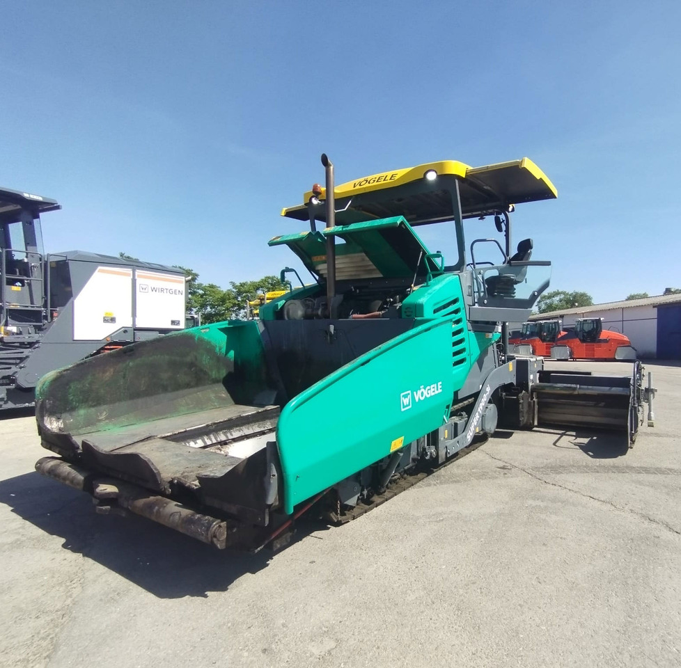 Vogele Super 1900-3i - Útburkológép: 4 kép. Vogele Super 1900-3i - Útburkológép: 4 kép.