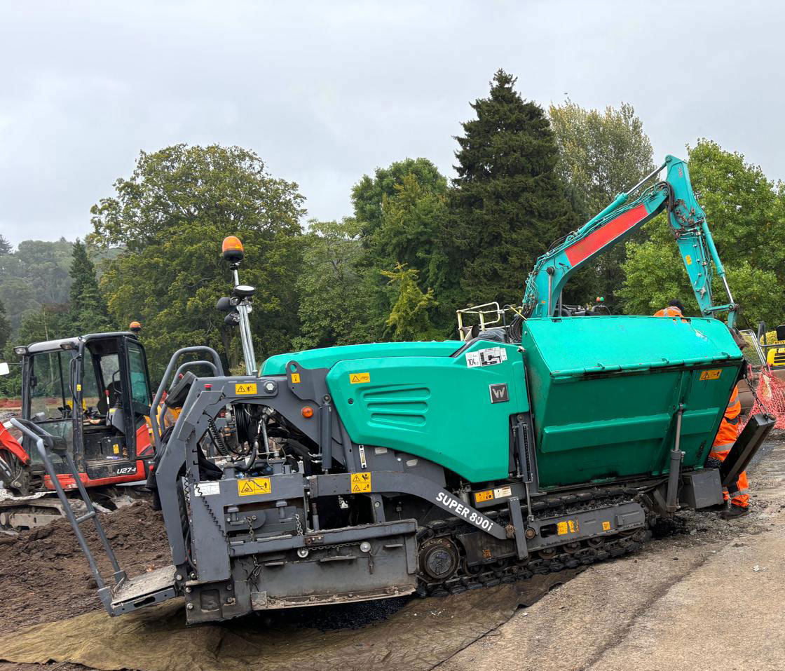 Vogele Super 800i - Útburkológép: 3 kép. Vogele Super 800i - Útburkológép: 3 kép.