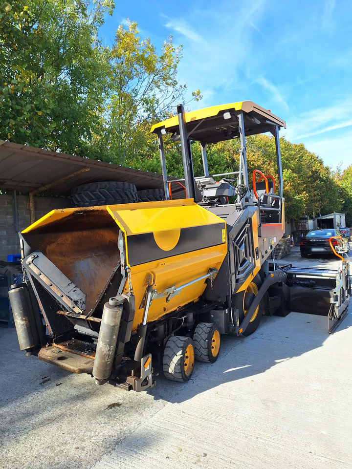 Volvo 3196 - Útburkológép: 2 kép. Volvo 3196 - Útburkológép: 2 kép.