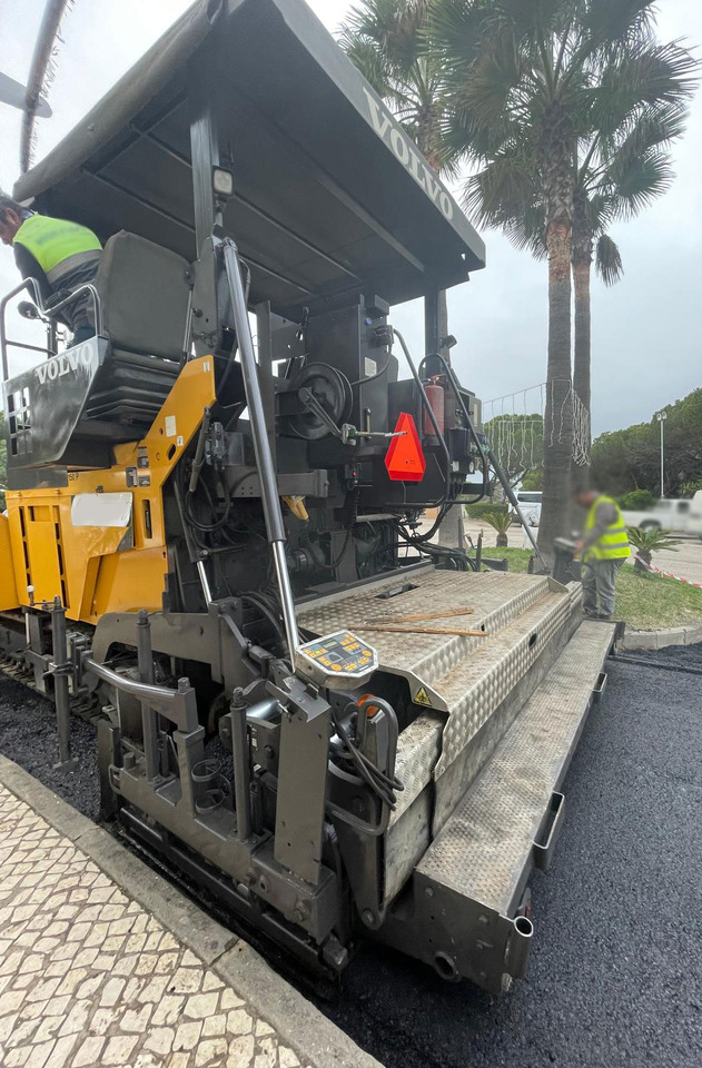 Volvo ABG 8820B - Útburkológép: 4 kép. Volvo ABG 8820B - Útburkológép: 4 kép.