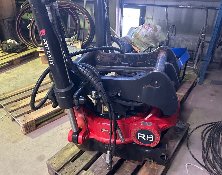 Volvo EC300enl - Cölöpverő: 5 kép. Volvo EC300enl - Cölöpverő: 5 kép.