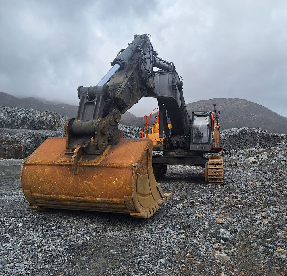 Volvo EC950FL - Lánctalpas kotró: 4 kép. Volvo EC950FL - Lánctalpas kotró: 4 kép.