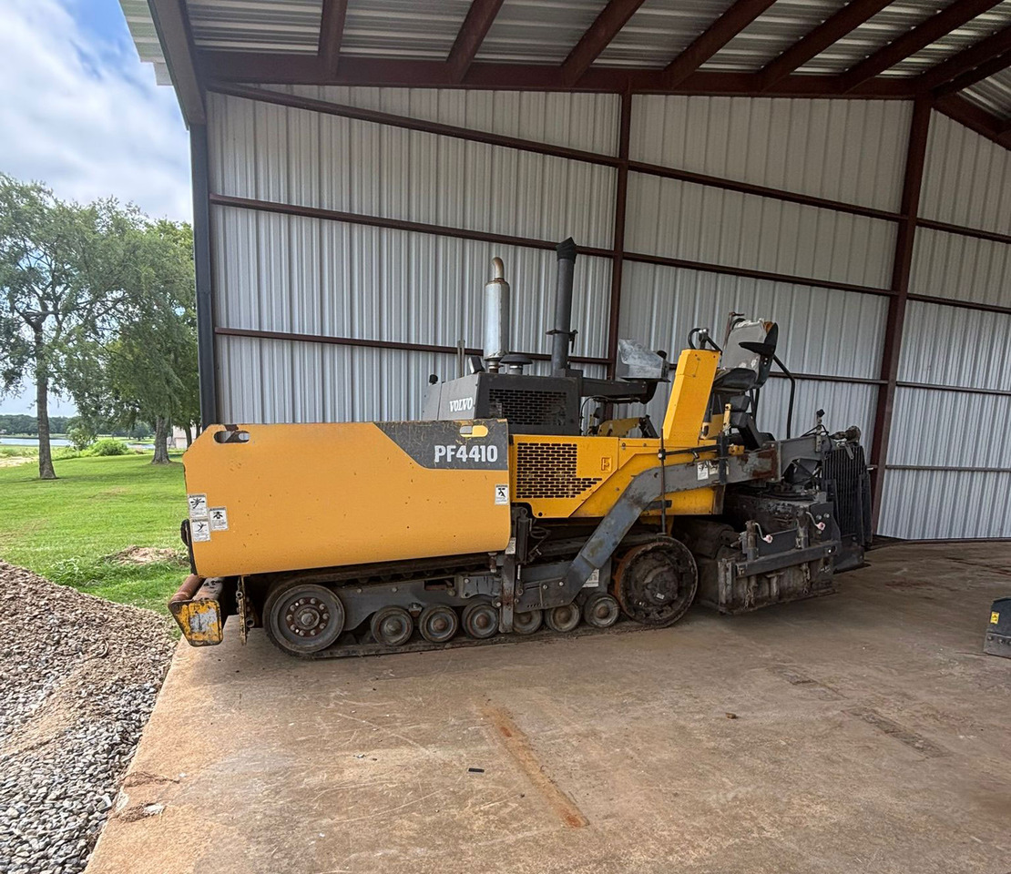 Volvo PF4410 - Útburkológép: 2 kép. Volvo PF4410 - Útburkológép: 2 kép.