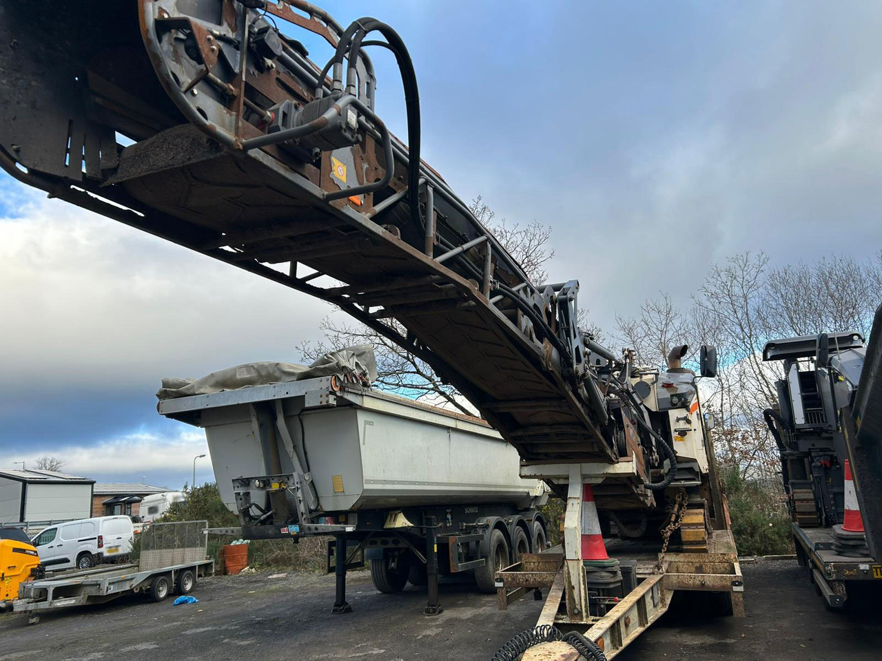 Wirtgen W 100 CFI - Aszfaltmaró: 4 kép. Wirtgen W 100 CFI - Aszfaltmaró: 4 kép.