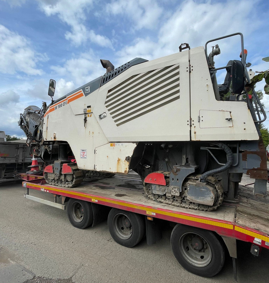 Wirtgen W 100 CFI - Aszfaltmaró: 3 kép. Wirtgen W 100 CFI - Aszfaltmaró: 3 kép.
