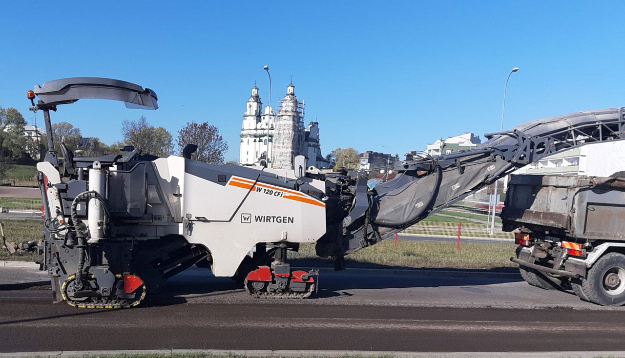 Wirtgen W 120 CFI - Aszfaltmaró: 2 kép. Wirtgen W 120 CFI - Aszfaltmaró: 2 kép.