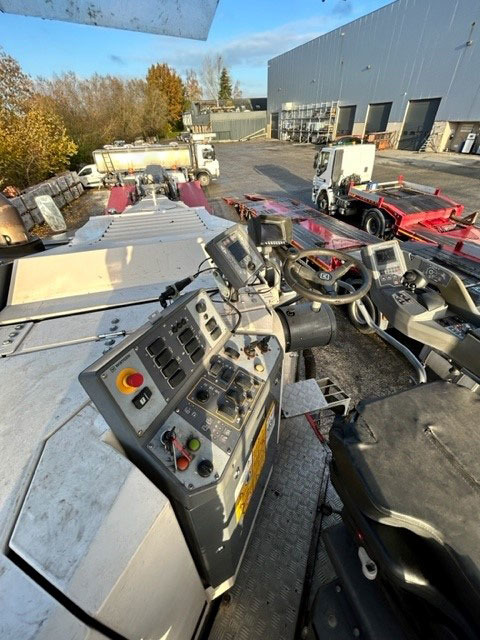 Wirtgen W 120 CFI - Aszfaltmaró: 4 kép. Wirtgen W 120 CFI - Aszfaltmaró: 4 kép.
