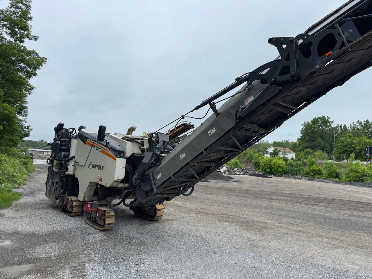 Wirtgen W 120 CFI - Aszfaltmaró: 4 kép. Wirtgen W 120 CFI - Aszfaltmaró: 4 kép.
