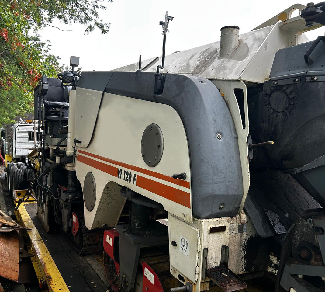 Wirtgen W 120 F - Aszfaltmaró: 4 kép. Wirtgen W 120 F - Aszfaltmaró: 4 kép.