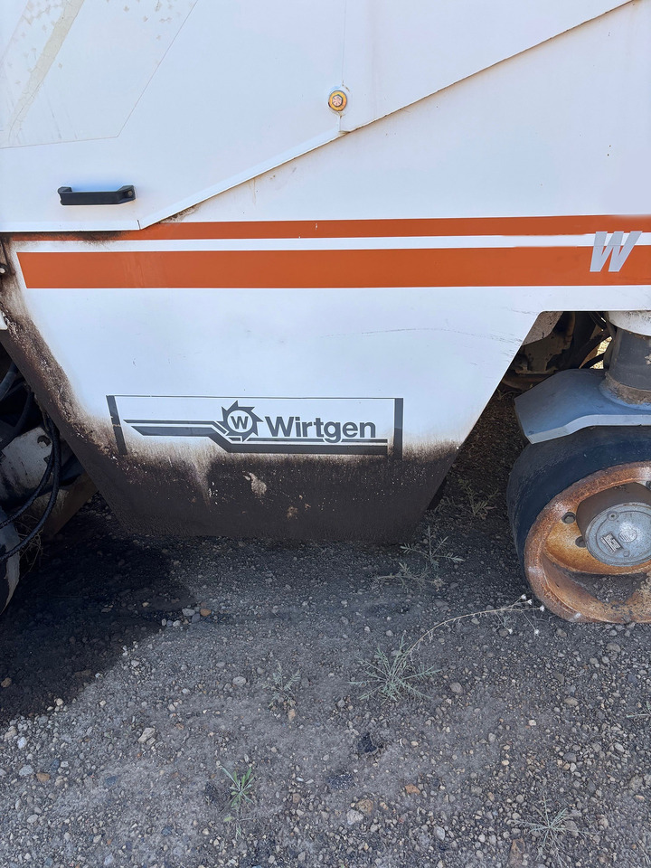 Aszfaltmaró Wirtgen W 1200 F: 6 kép.