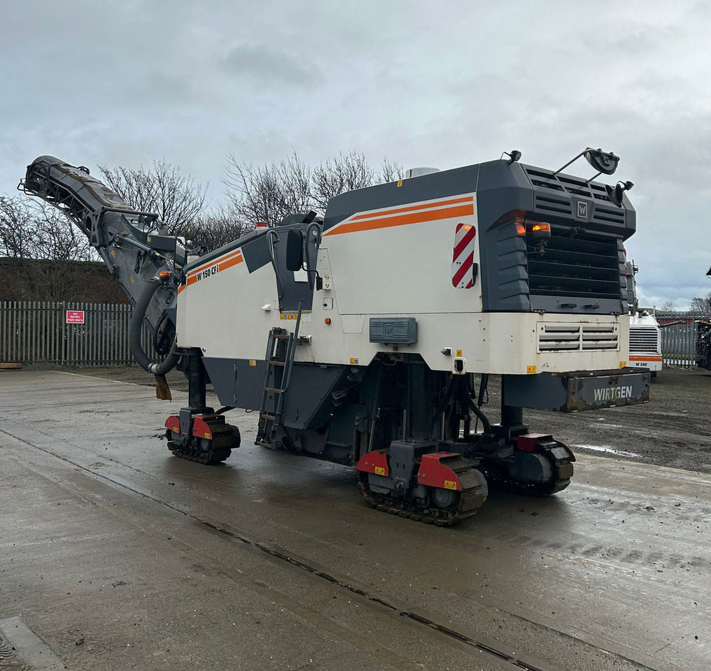 Wirtgen W 150 CFI - Aszfaltmaró: 3 kép. Wirtgen W 150 CFI - Aszfaltmaró: 3 kép.