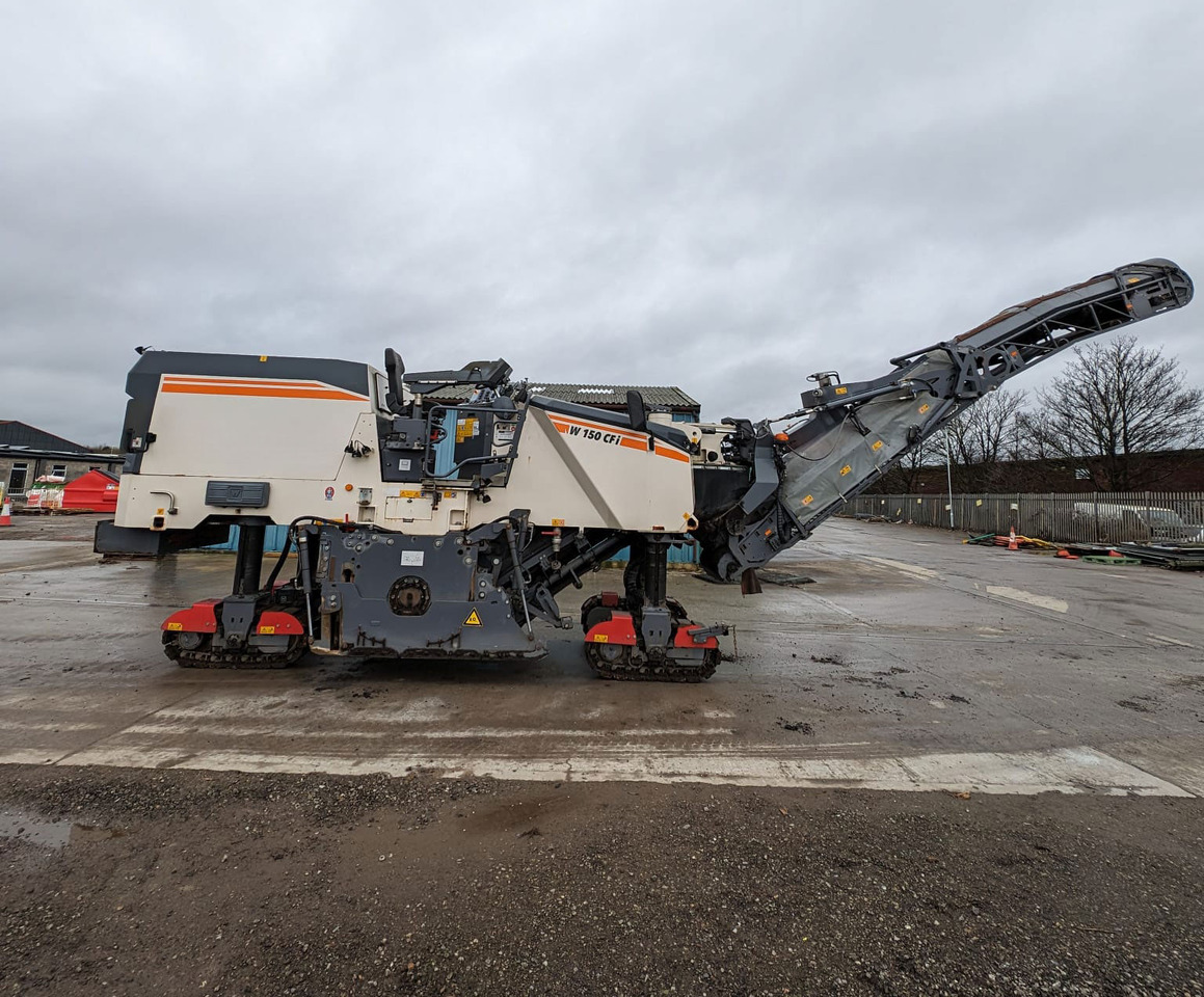 Wirtgen W 150 CFI - Aszfaltmaró: 2 kép. Wirtgen W 150 CFI - Aszfaltmaró: 2 kép.