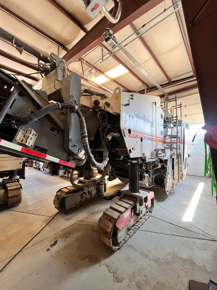 Wirtgen W 2000 - Aszfaltmaró: 3 kép. Wirtgen W 2000 - Aszfaltmaró: 3 kép.