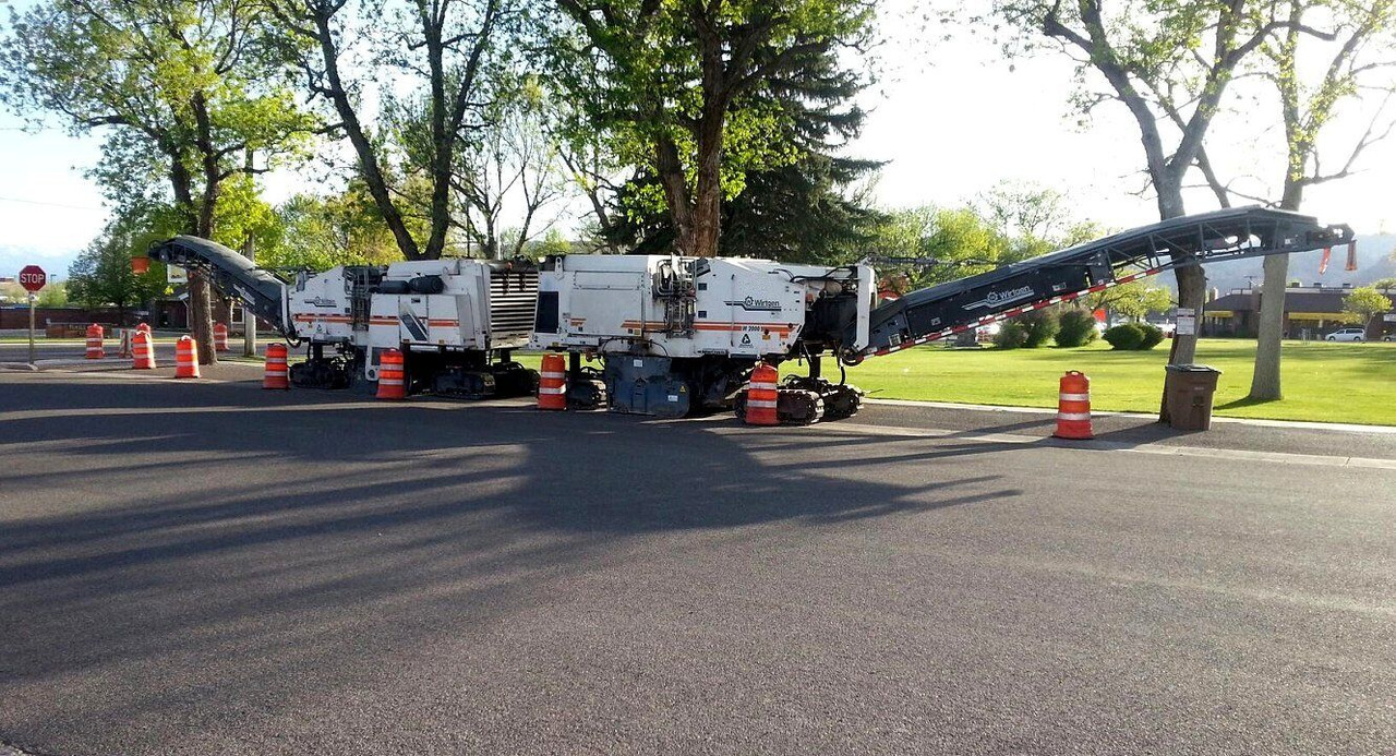 Wirtgen W 2000 - Aszfaltmaró: 3 kép. Wirtgen W 2000 - Aszfaltmaró: 3 kép.