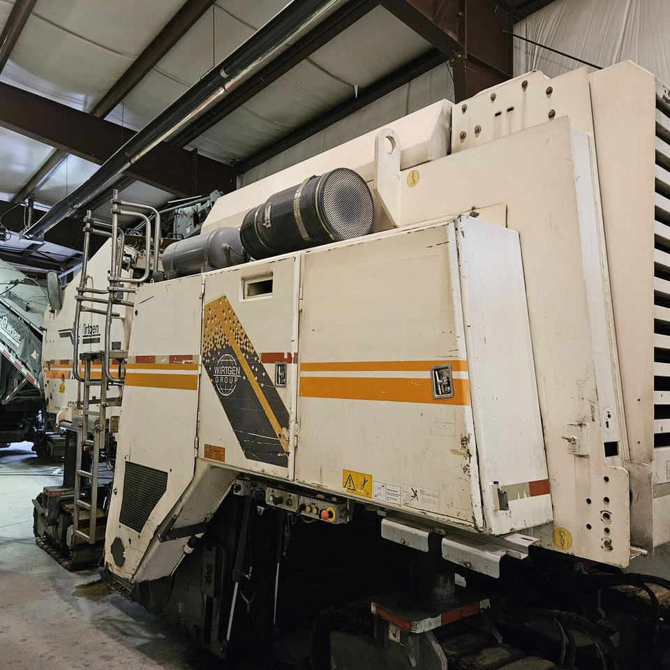 Wirtgen W 2000 - Aszfaltmaró: 4 kép. Wirtgen W 2000 - Aszfaltmaró: 4 kép.