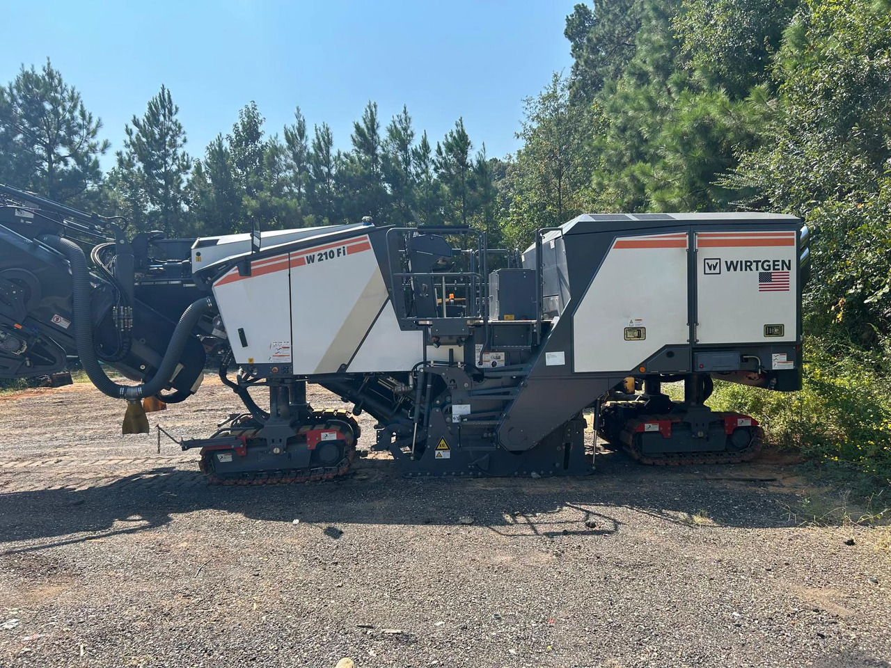 Wirtgen W 210 FI - Aszfaltmaró: 5 kép. Wirtgen W 210 FI - Aszfaltmaró: 5 kép.