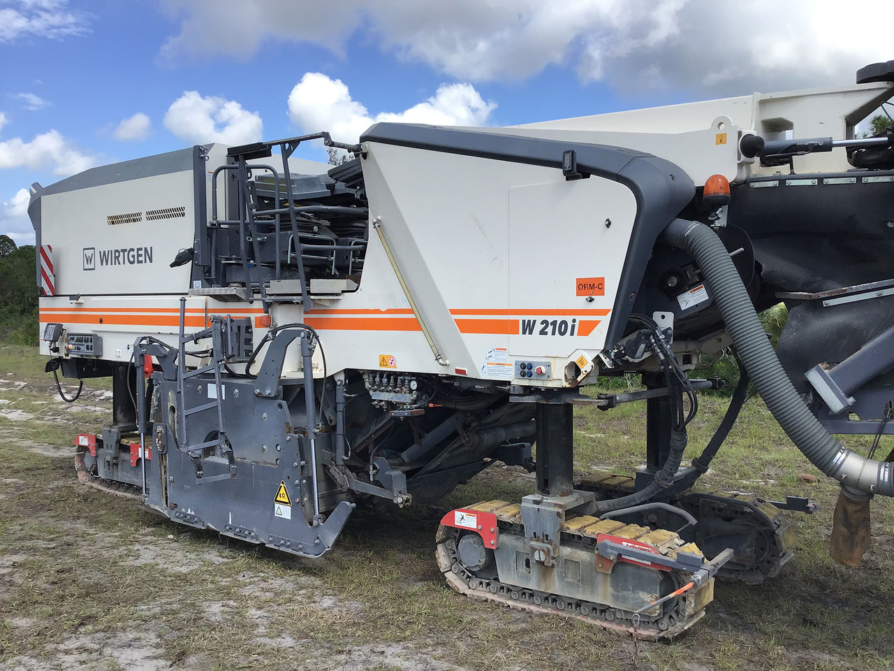 Wirtgen W 210 i - Aszfaltmaró: 5 kép. Wirtgen W 210 i - Aszfaltmaró: 5 kép.