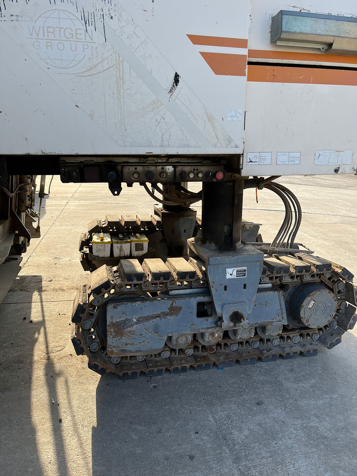 Wirtgen W 2200 - Aszfaltmaró: 5 kép. Wirtgen W 2200 - Aszfaltmaró: 5 kép.