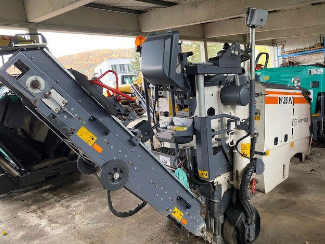 Wirtgen W 35 Ri - Aszfaltmaró: 3 kép. Wirtgen W 35 Ri - Aszfaltmaró: 3 kép.