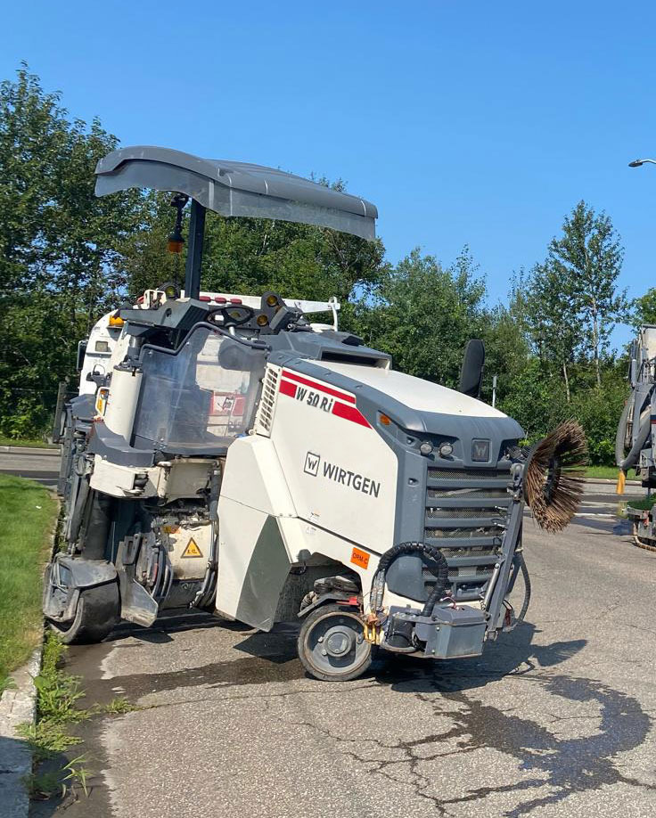 Wirtgen W 50 Ri - Aszfaltmaró: 4 kép. Wirtgen W 50 Ri - Aszfaltmaró: 4 kép.
