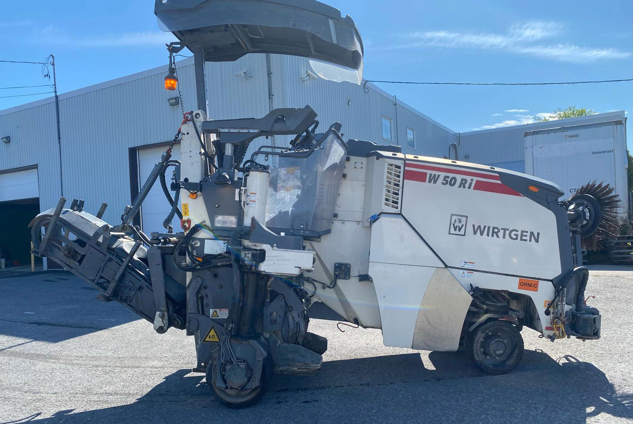 Wirtgen W 50 Ri - Aszfaltmaró: 5 kép. Wirtgen W 50 Ri - Aszfaltmaró: 5 kép.