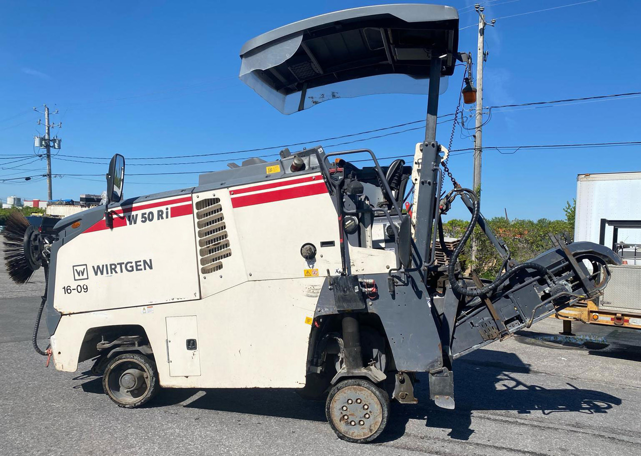 Wirtgen W 50 Ri - Aszfaltmaró: 2 kép. Wirtgen W 50 Ri - Aszfaltmaró: 2 kép.
