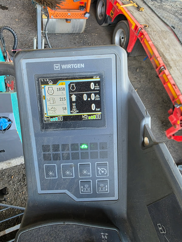 Aszfaltmaró Wirtgen W 60 RI: 6 kép. Aszfaltmaró Wirtgen W 60 RI: 6 kép.