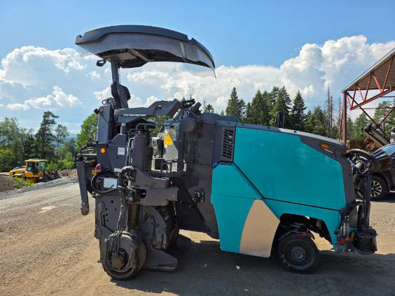 Wirtgen W 60 RI - Aszfaltmaró: 3 kép. Wirtgen W 60 RI - Aszfaltmaró: 3 kép.