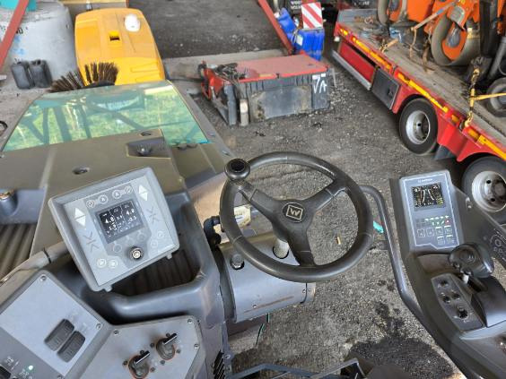 Aszfaltmaró Wirtgen W 60 RI: 7 kép. Aszfaltmaró Wirtgen W 60 RI: 7 kép.