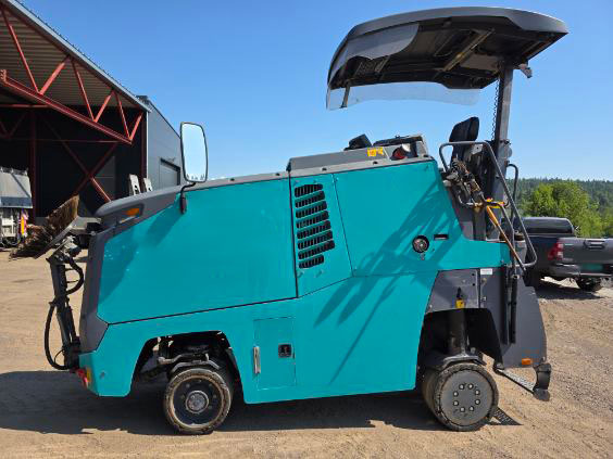 Wirtgen W 60 RI - Aszfaltmaró: 2 kép. Wirtgen W 60 RI - Aszfaltmaró: 2 kép.