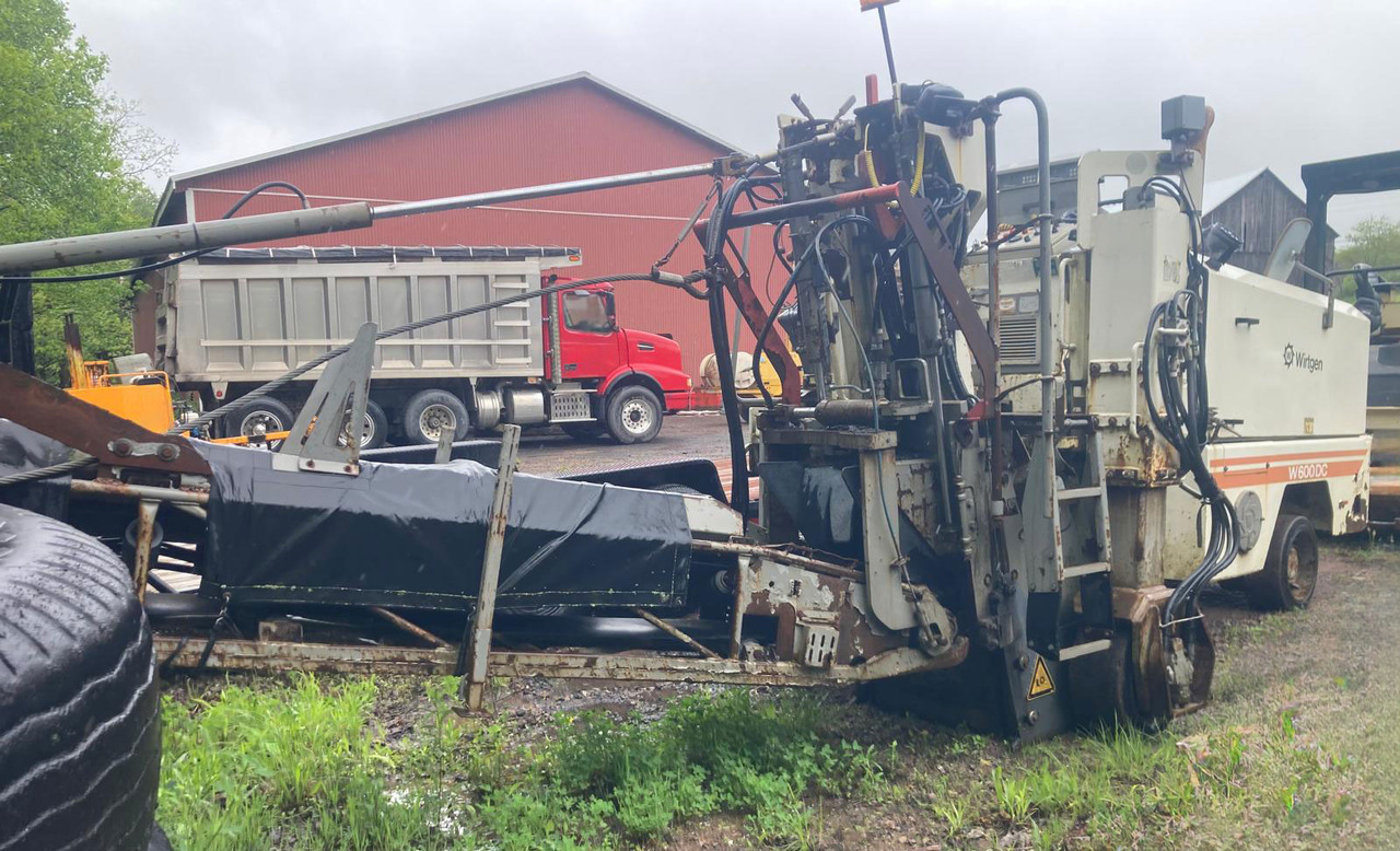 Wirtgen W 600 DC - Aszfaltmaró: 3 kép. Wirtgen W 600 DC - Aszfaltmaró: 3 kép.