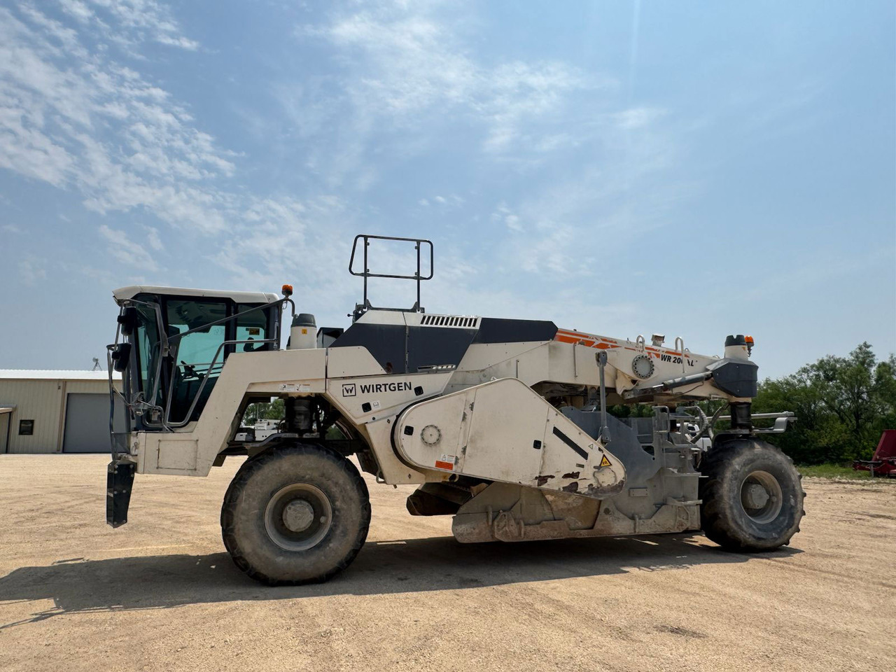 Wirtgen WR 200 XLI - Talajstabilizáló: 3 kép. Wirtgen WR 200 XLI - Talajstabilizáló: 3 kép.