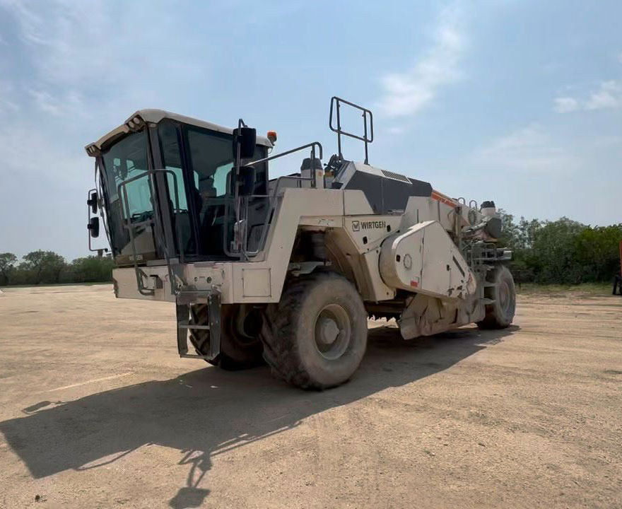 Wirtgen WR 200 XLI - Talajstabilizáló: 4 kép. Wirtgen WR 200 XLI - Talajstabilizáló: 4 kép.