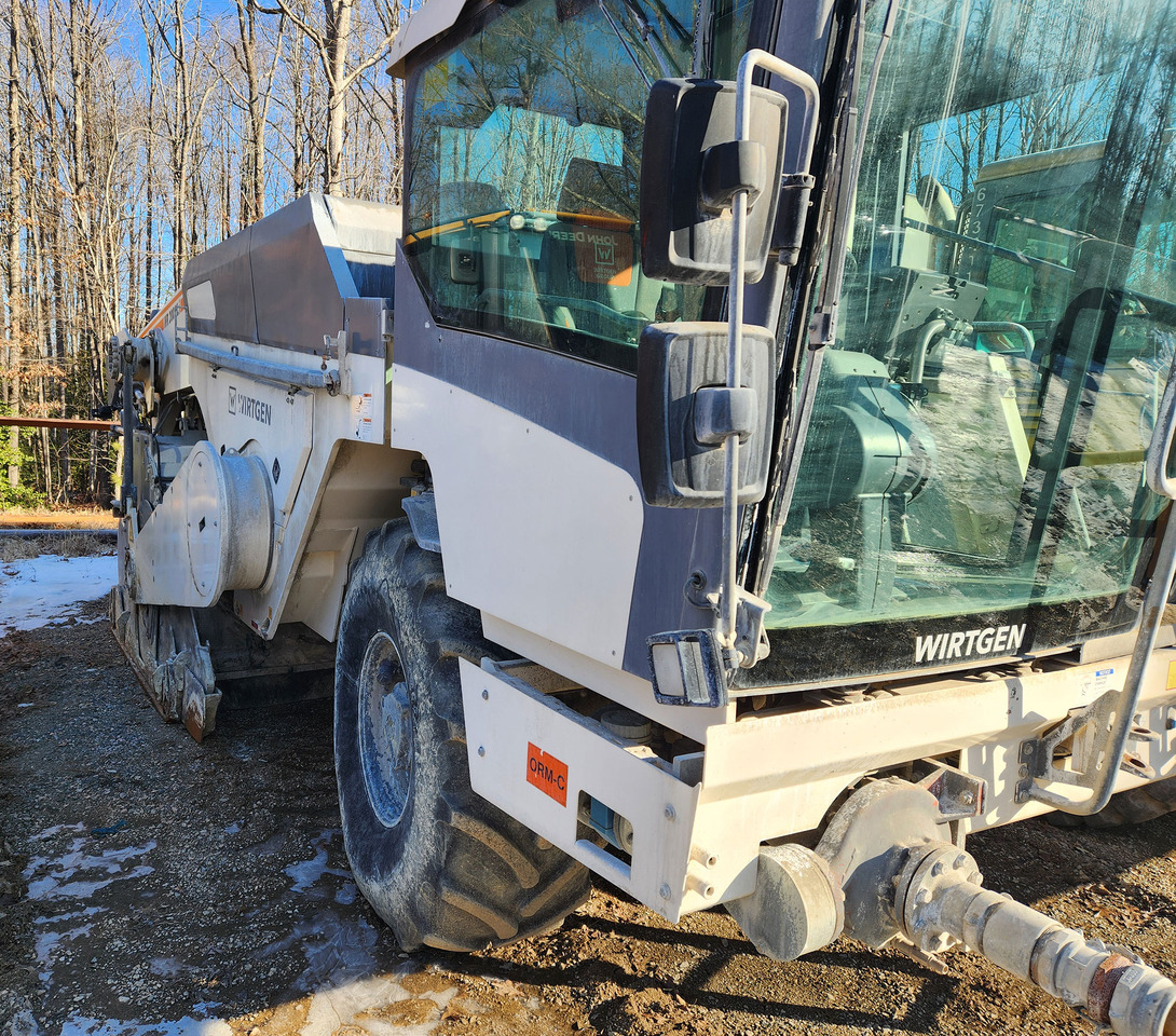 Wirtgen WR 200 XLI - Talajstabilizáló: 1 kép. Wirtgen WR 200 XLI - Talajstabilizáló: 1 kép.