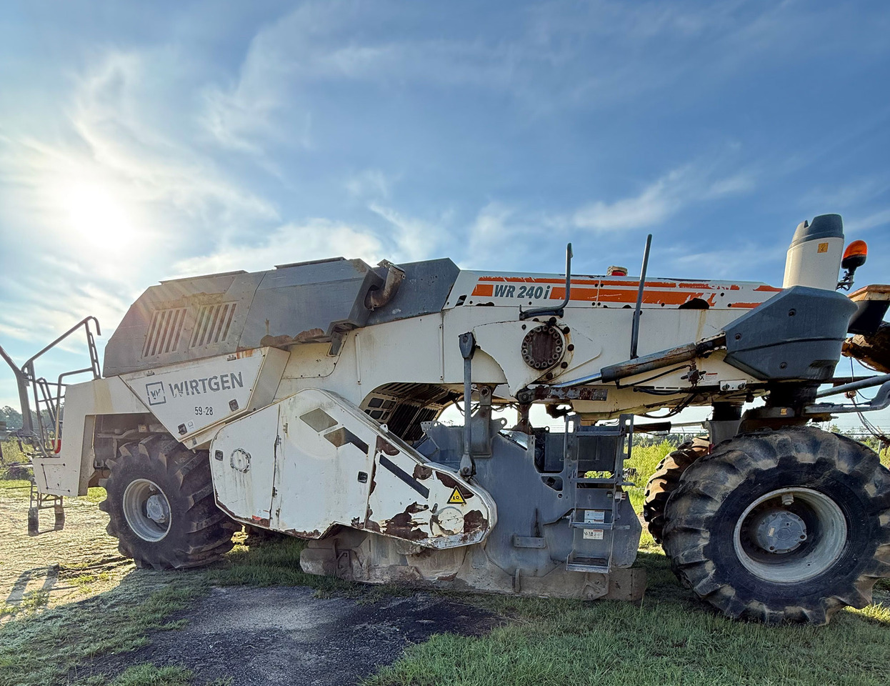 Wirtgen WR 240 I - Talajstabilizáló: 3 kép. Wirtgen WR 240 I - Talajstabilizáló: 3 kép.