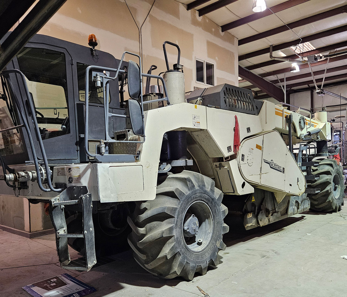 Wirtgen WR 2400 - Talajstabilizáló: 3 kép. Wirtgen WR 2400 - Talajstabilizáló: 3 kép.
