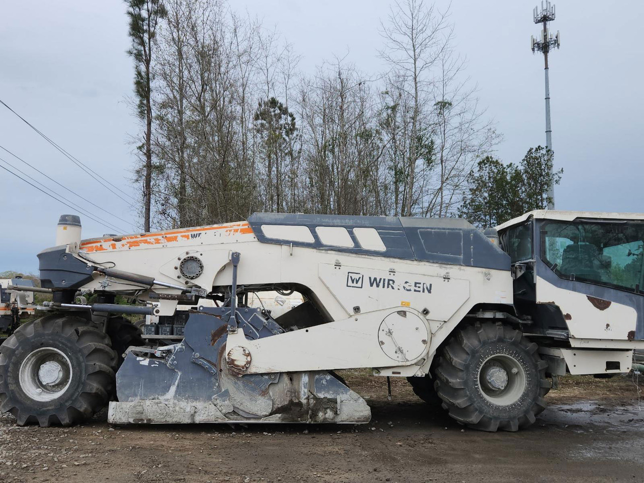 Wirtgen WR 250 I - Talajstabilizáló: 2 kép. Wirtgen WR 250 I - Talajstabilizáló: 2 kép.