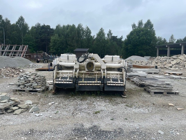 Wirtgen WS 250 - Talajstabilizáló: 4 kép. Wirtgen WS 250 - Talajstabilizáló: 4 kép.