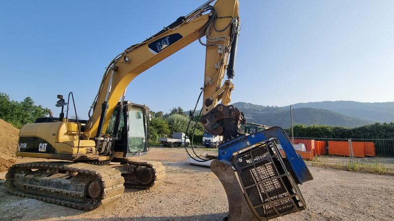 Caterpillar 315DL - Lánctalpas kotró: 2 kép. Caterpillar 315DL - Lánctalpas kotró: 2 kép.