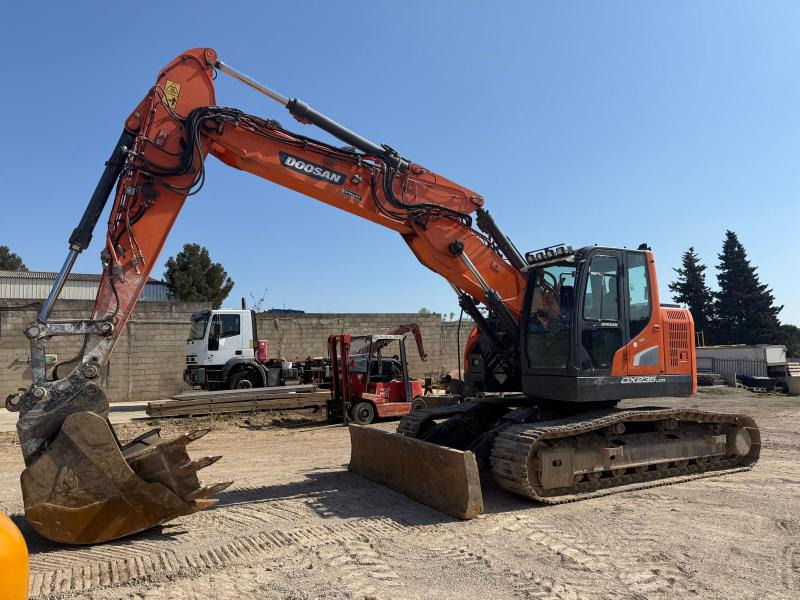 Doosan DX235LCR - Lánctalpas kotró: 1 kép. Doosan DX235LCR - Lánctalpas kotró: 1 kép.