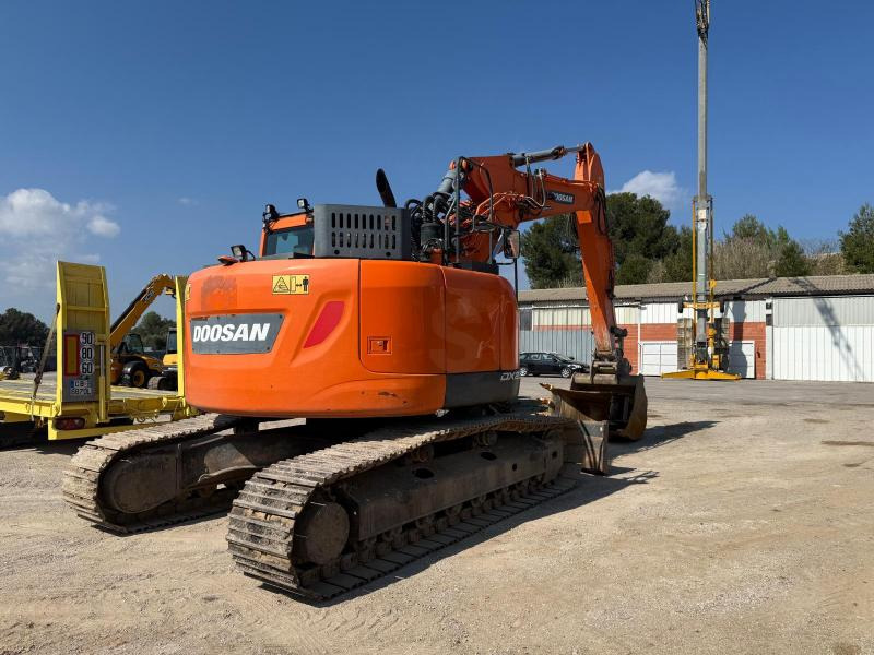 Doosan DX235LCR - Lánctalpas kotró: 4 kép. Doosan DX235LCR - Lánctalpas kotró: 4 kép.