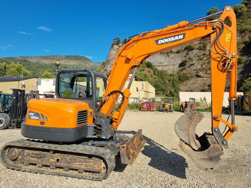 Doosan DX85 - Minikotró: 1 kép. Doosan DX85 - Minikotró: 1 kép.